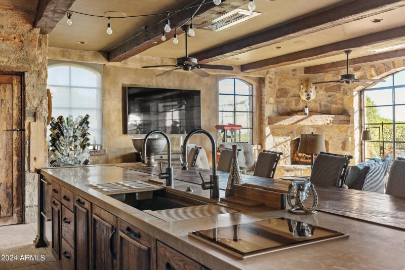 Bella Vita - 42383 N 111TH PL