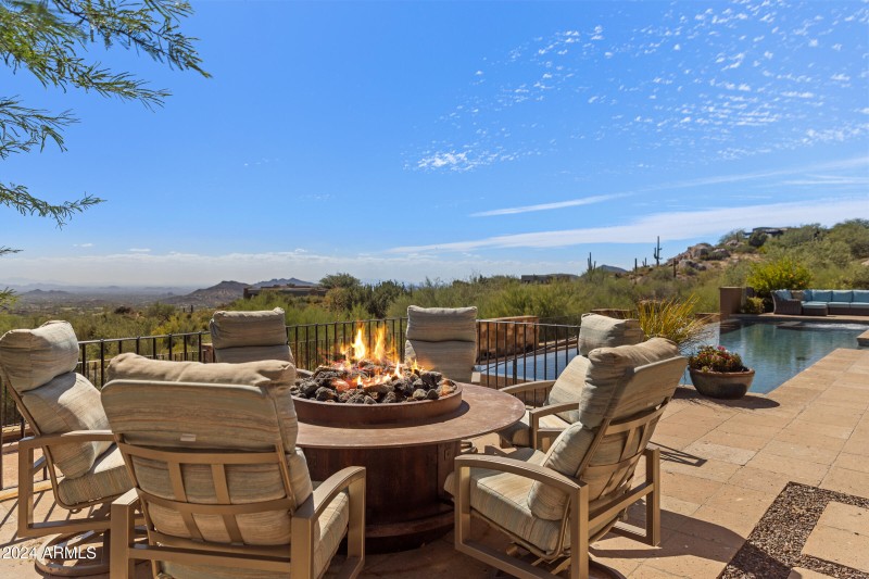 Bella Vita - 42383 N 111TH PL