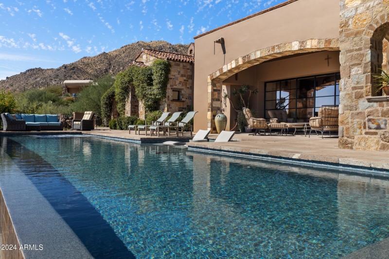 Bella Vita - 42383 N 111TH PL