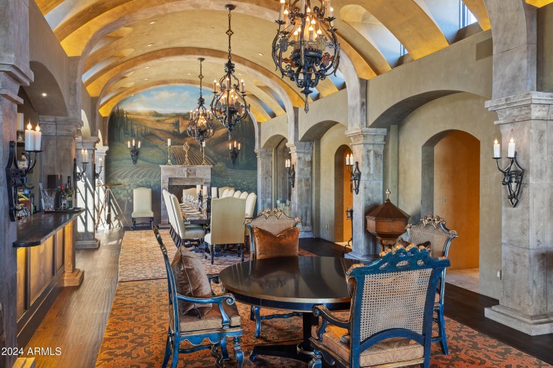 Bella Vita - 42383 N 111TH PL