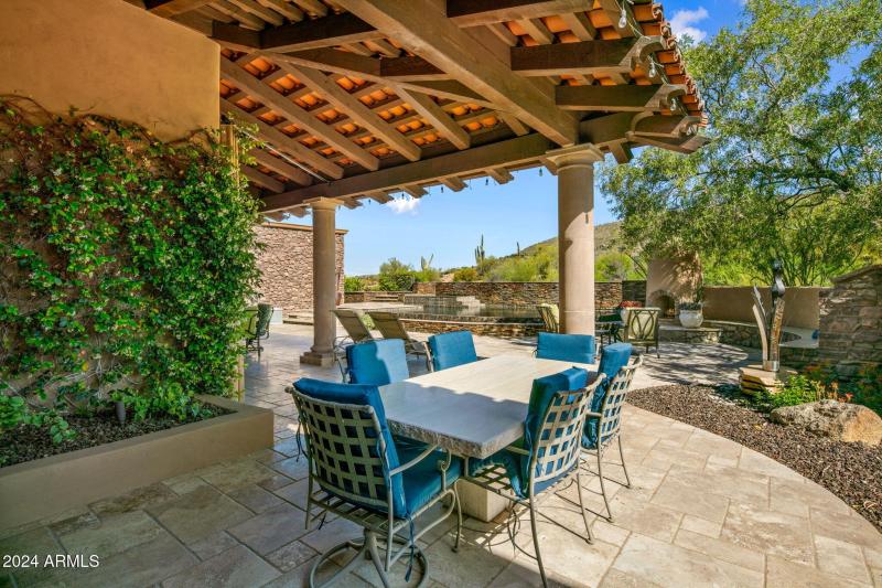 16-web-or-mls-Outdoor Dining