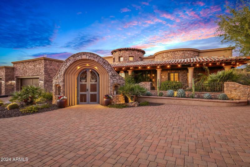 25-web-or-mls-Front Exteriors (2)