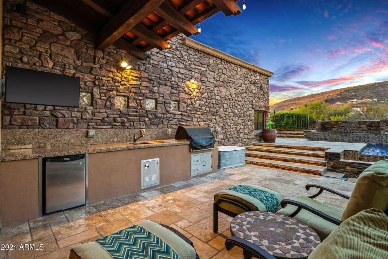 73-web-or-mls-Outdoor Kitchen (2)