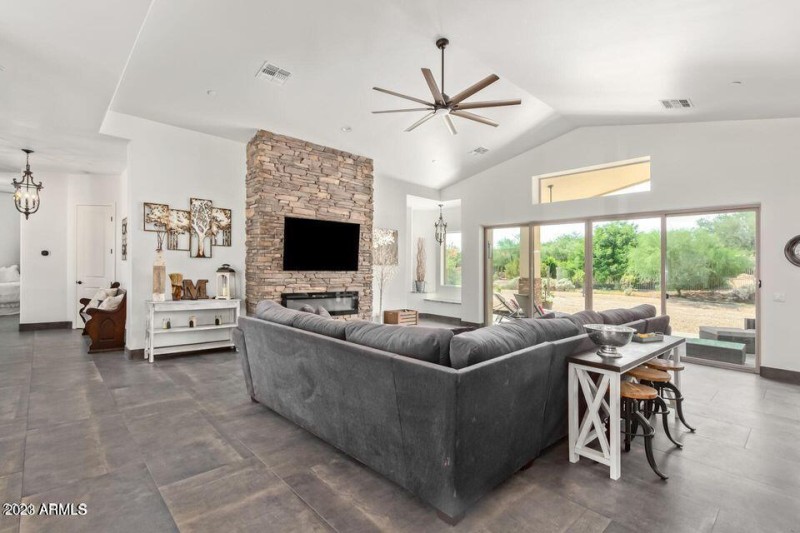 GREAT ROOM 10X12 SOFA