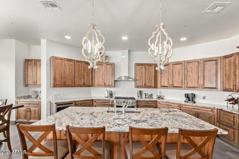 KITCHEN HUGE GRANITE ISLAND