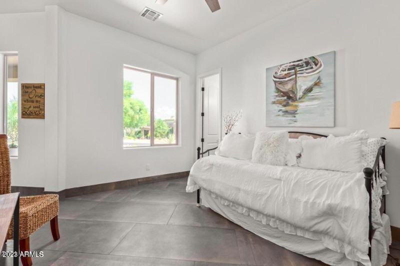 FOURTH BEDROOM/OFFICE