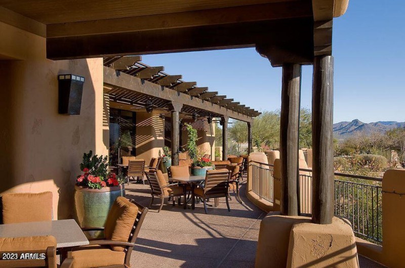 MESQUITE GRILLE PATIO