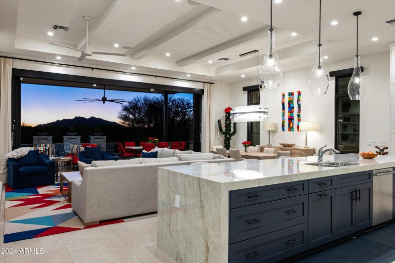 06-37200NCaveCreekRdUnit1034-6