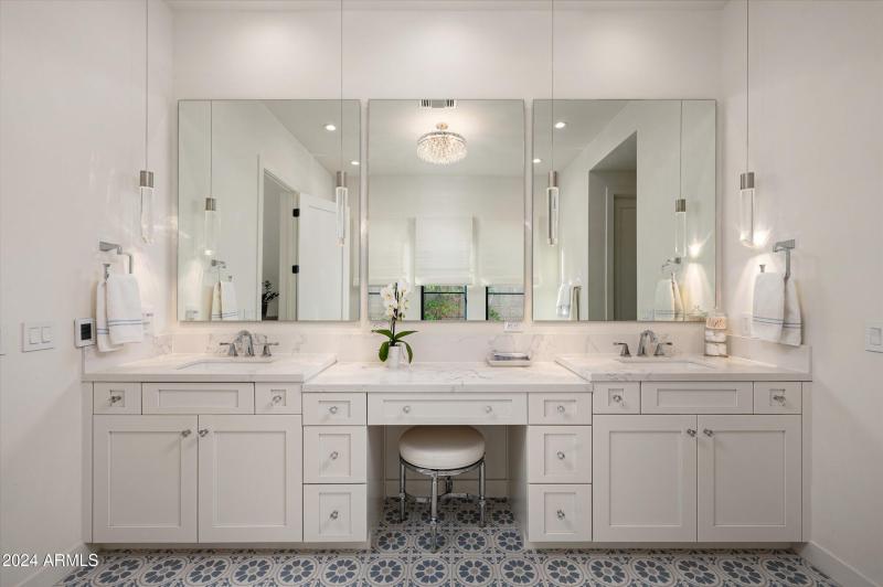 23-37200NCaveCreekRdUnit1034-23