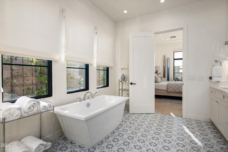 24-37200NCaveCreekRdUnit1034-24