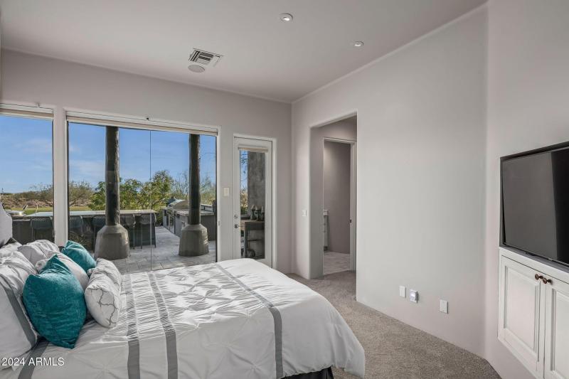 022_Guest Bedroom Ensuite 1