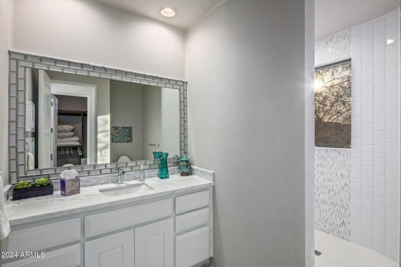 024_Guest Ensuite Bath 1