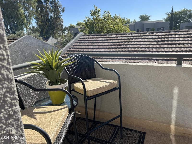 BALCONY OFF BREAKFAST ROOM