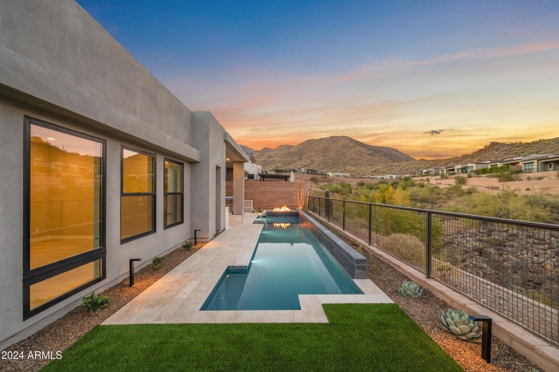 Pool w/sunset mountain views