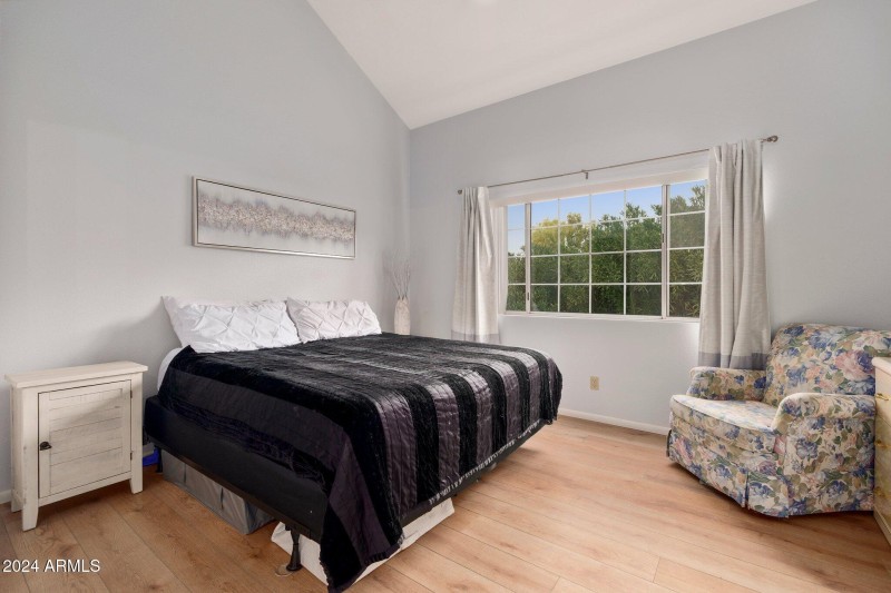 En-suite bedroom upstairs