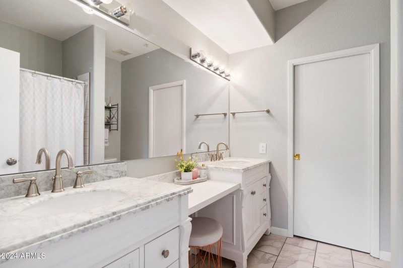 Full remodeled bath upstairs