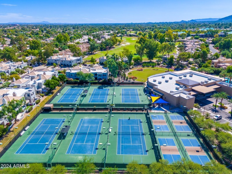 Pickleball & Tennis Courts