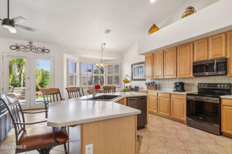 4-web-or-mls-27231-n-47th-st