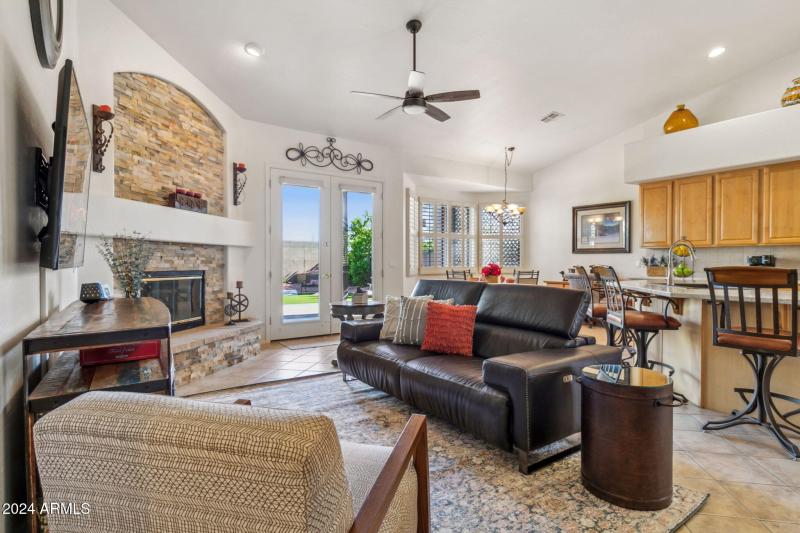 10-web-or-mls-27231-n-47th-st