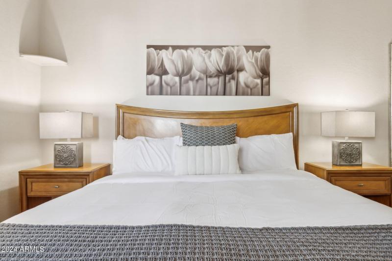 22-web-or-mls-27231-n-47th-st