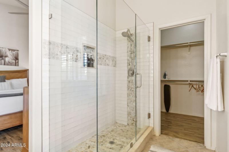 25-web-or-mls-27231-n-47th-st