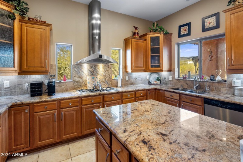 Granite Counters & Gas Cooktop
