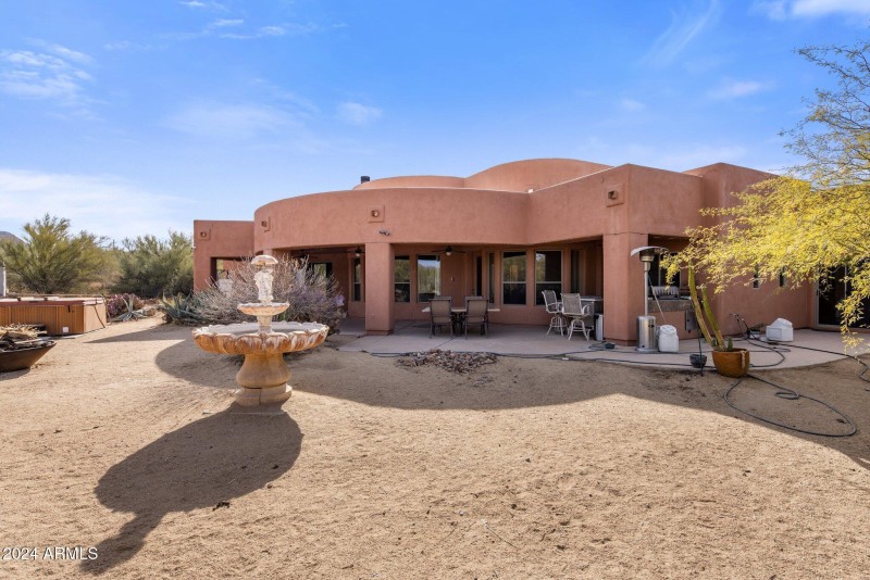 Southwest-Style Backyard Design