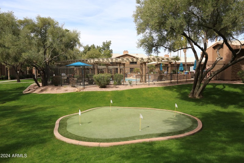 The Plaza Residences-Putting Green