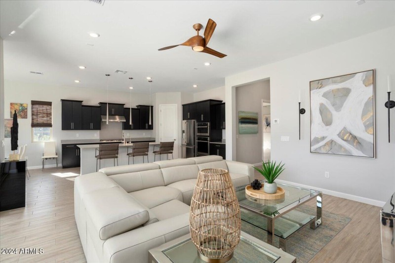 GREAT ROOM TO MAIN KITCHEN