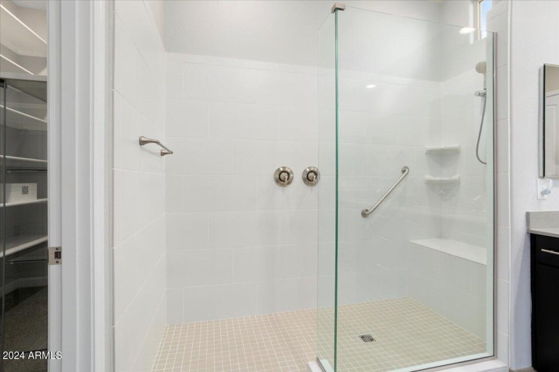 WALK-IN SHOWER