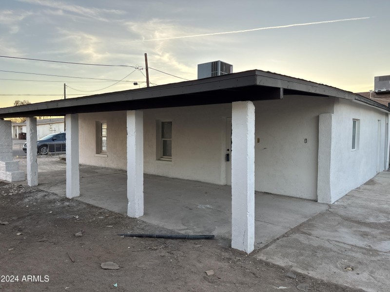 carport 114 e 12th st