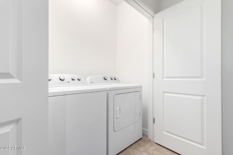 Enclosed Washer/Dryer Hookup