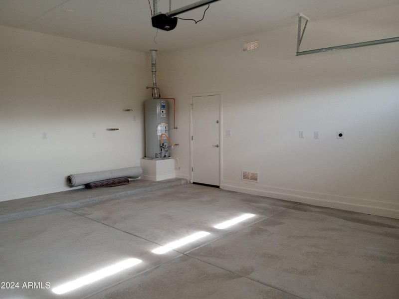 2-Car Garage w/8' ft. Header