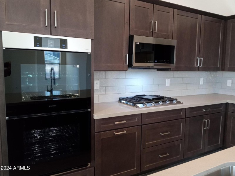 Gas Cooktop w/Dbl Ovens