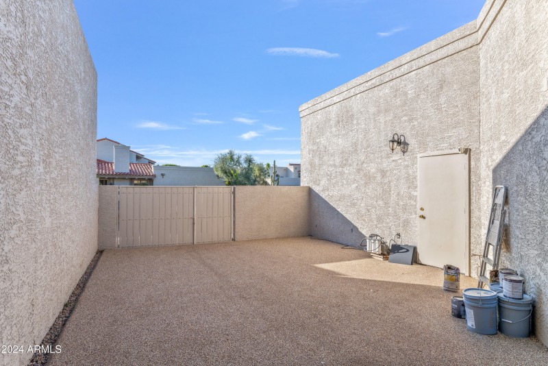 Rubberstone with Double Gate