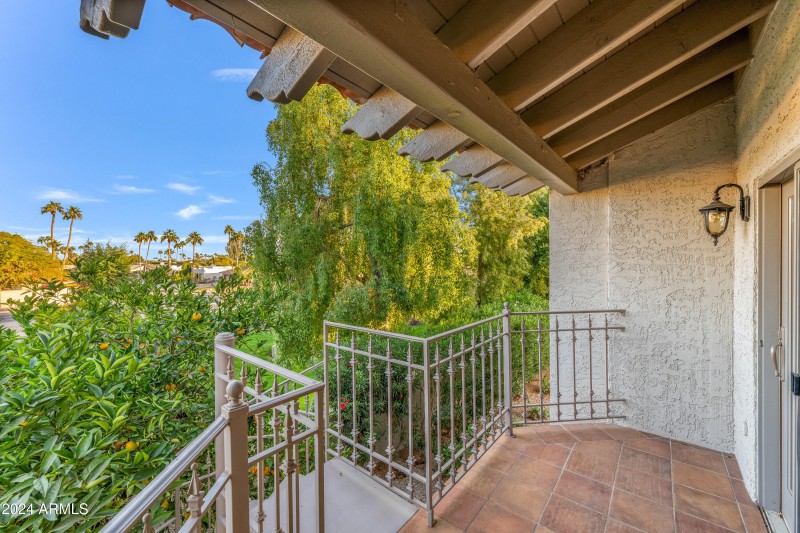 Balcony with Circular Staircase