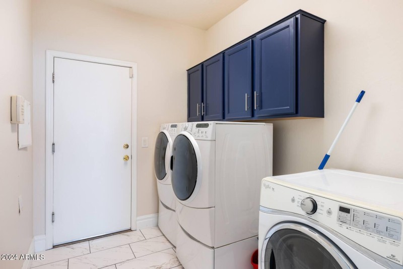 0edcb536-1563-457e-936c-0248e31dbfb5