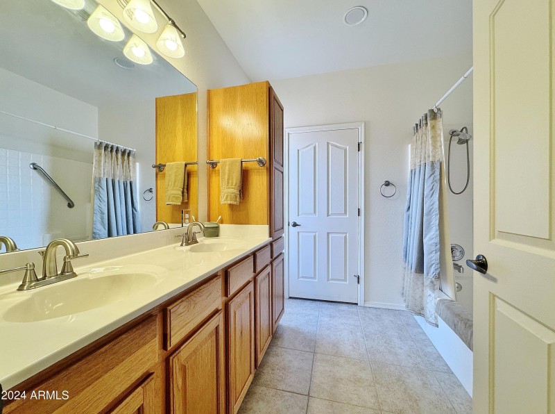 DBL Vanity Master Bath