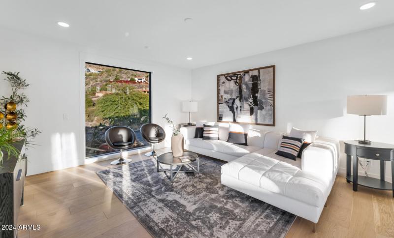 6664 N 40th St-large-031-030-6664 N 40th