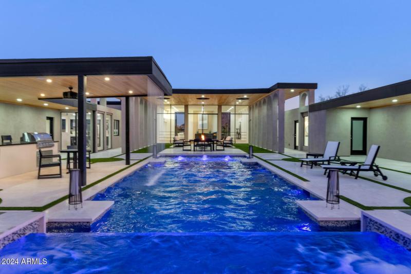 6664 N 40th St-large-050-055-6664 N 40th