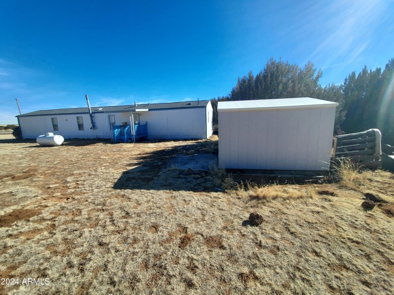 25 26 Back of home and large shed