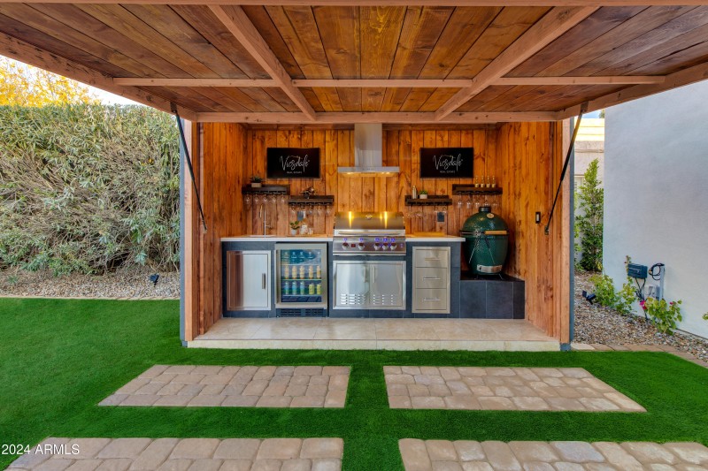 KITCHEN/ BBQ/ BAR