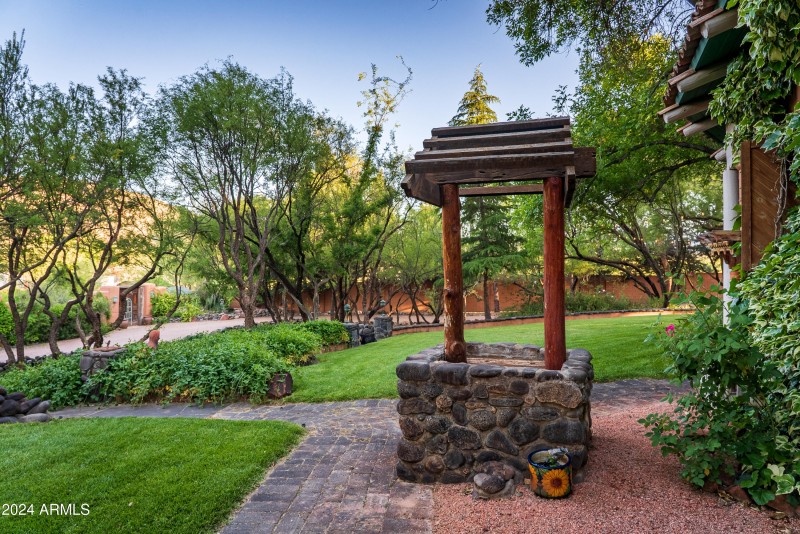 JL_3875NStagecoachRd-Home&Lawn-25