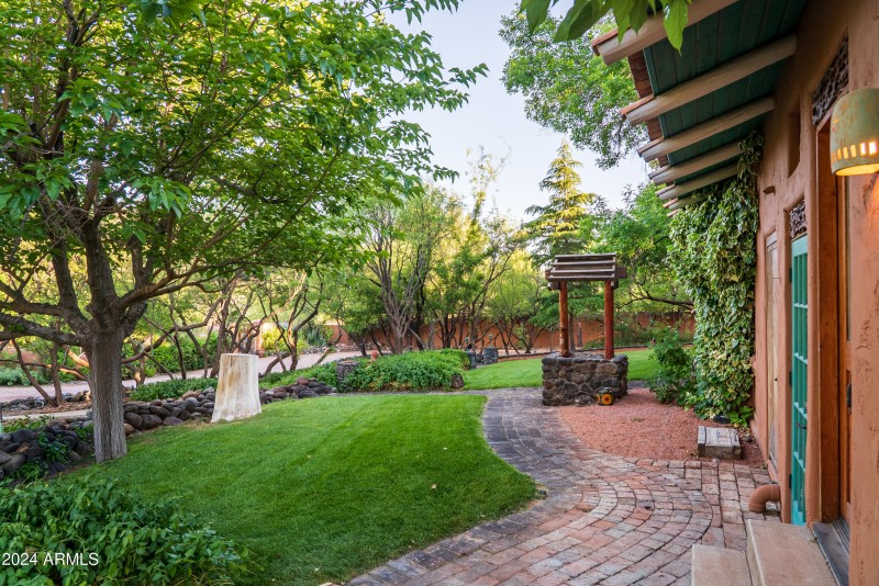 JL_3875NStagecoachRd-Home&Lawn-24