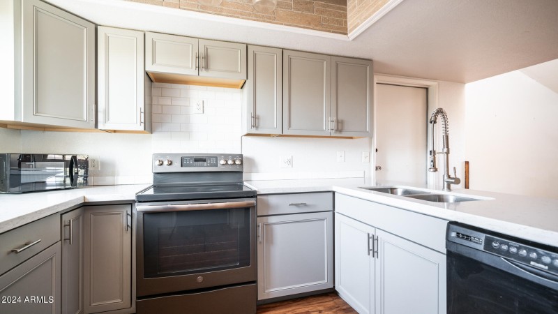 2020 W Union Hills Dr Unit 246-10