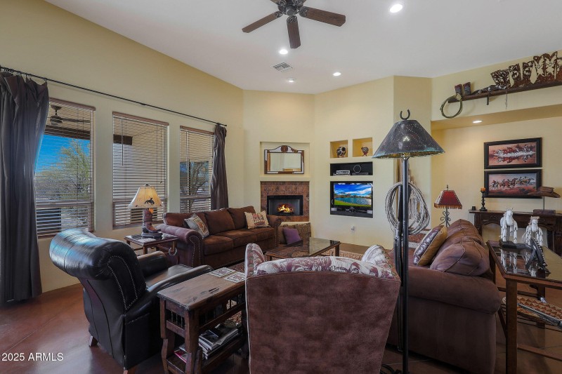 Great Room w/ Fireplace