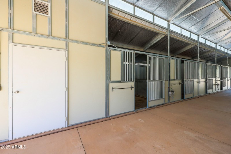 Stables w / tack room