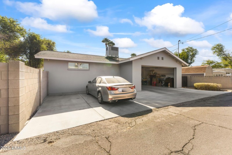 Detached Garage
