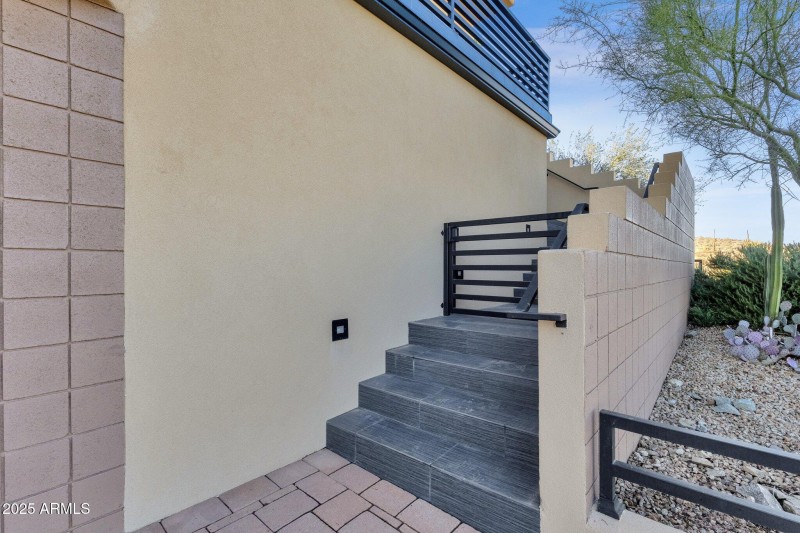 6-web-or-mls-15418-castillo-dr