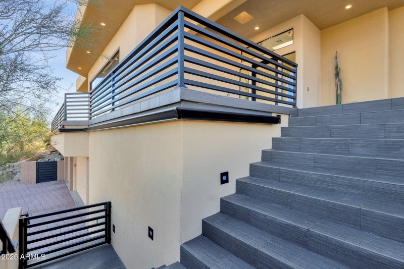 7-web-or-mls-15418-castillo-dr